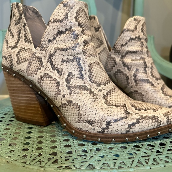 Steve Madden Alyse V Side Snake Print Western Booties - Picture 2 of 7